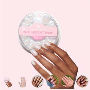 Medium “Pink Goldfish” Olive & June Press-On Nails